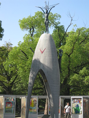 estátua de sadako sasaki