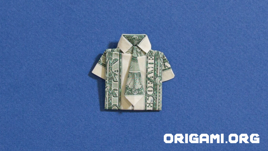 Origami-Dollar-Hemd und Krawatte fertig