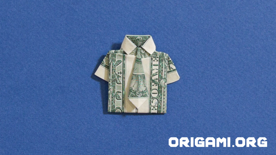 camisa e gravata de origami em dólar finalizadas