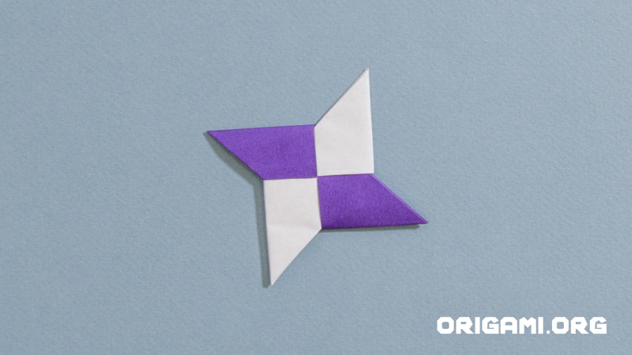 Estrela Ninja de Origami concluída