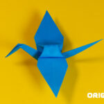 Origami-Kranich fertiggestellt