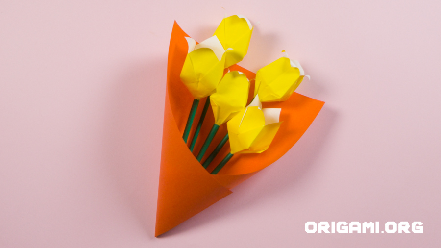 Origami-Blumenstrauß fertiggestellt