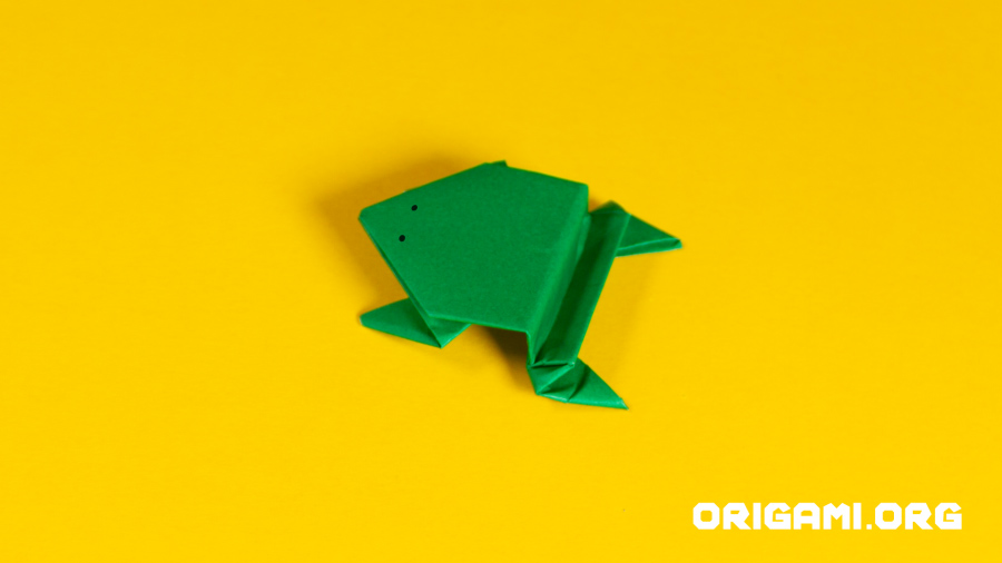 Rã saltadora de origami concluída